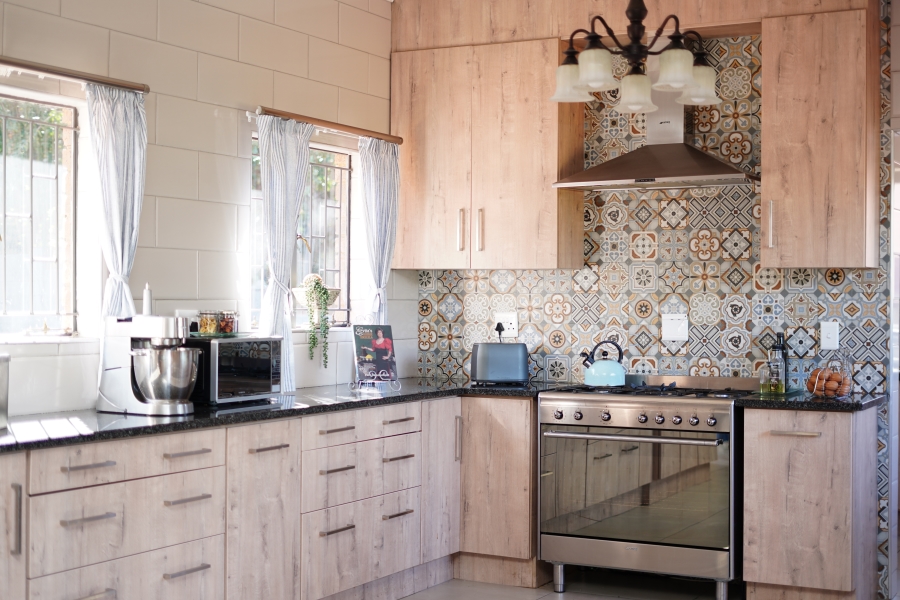 To Let 7 Bedroom Property for Rent in Safari Gardens North West